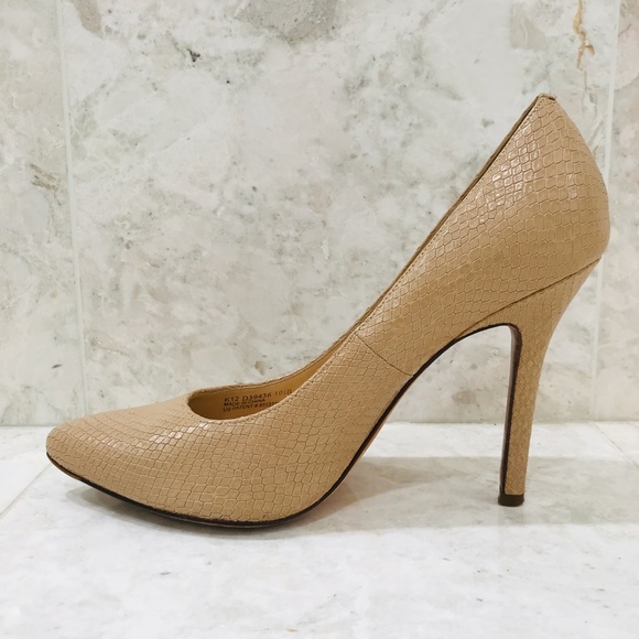 COLE HAAN {10.5} Pumps in Nude Faux Snakeskin - Picture 2 of 13